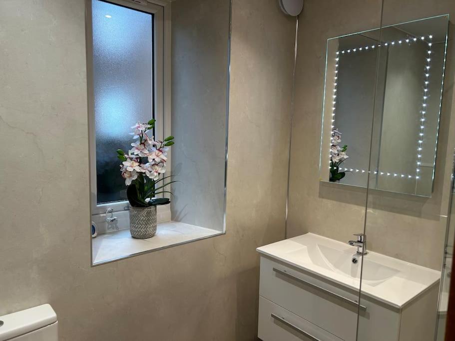 Spacious 2 Bedroom Flat In Heart Of Ballater Extérieur photo